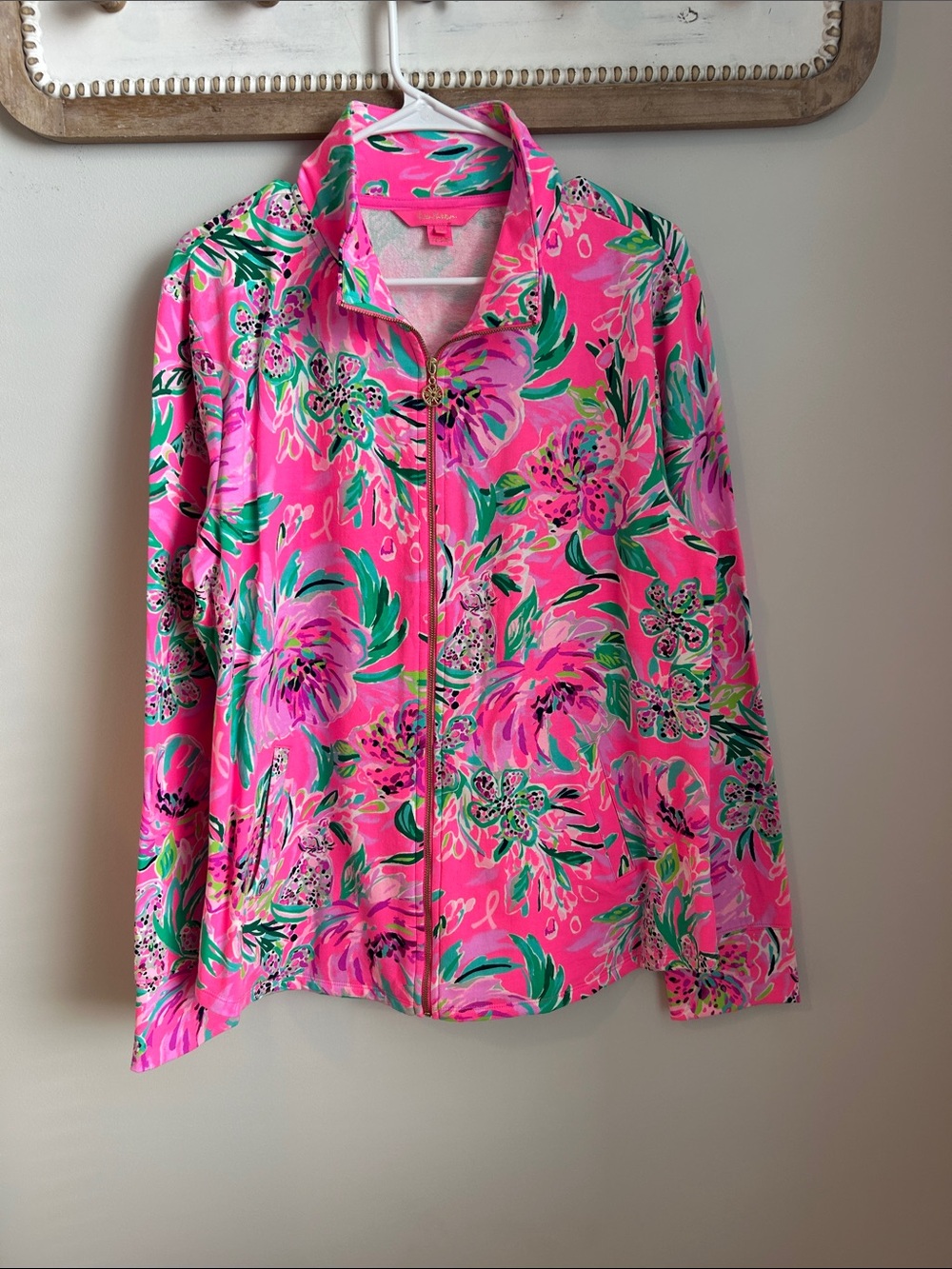 Women’s XL. Lilly Pulitzer Hot Pink Floral Zip Jacket with Teal & green Accents